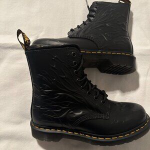 DOC MARTEN 1460 FLAMES EMBOSS LEATHER BOOTS